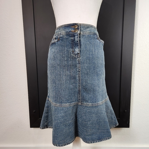 LOFT Dresses & Skirts - ANN TAYLOR LOFT Y2K  STRETCH JEAN SKIRT WITH RUFFLE SIZE 8
